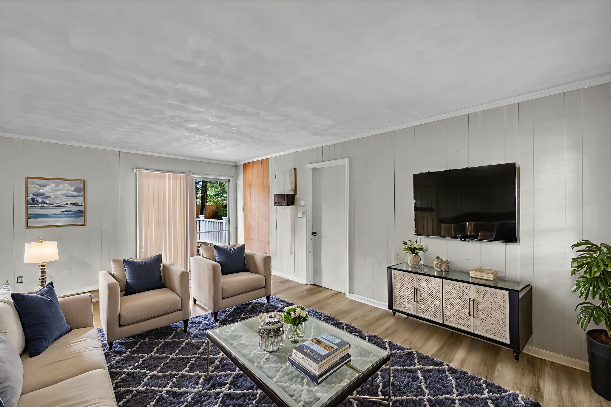 DSC_1370 virtually staged.jpeg