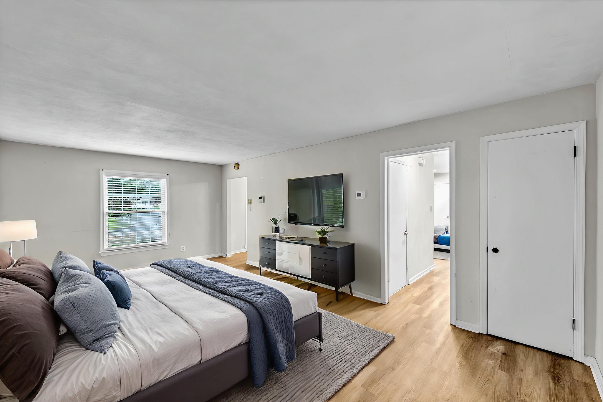 DSC_1394 virtually staged.jpeg