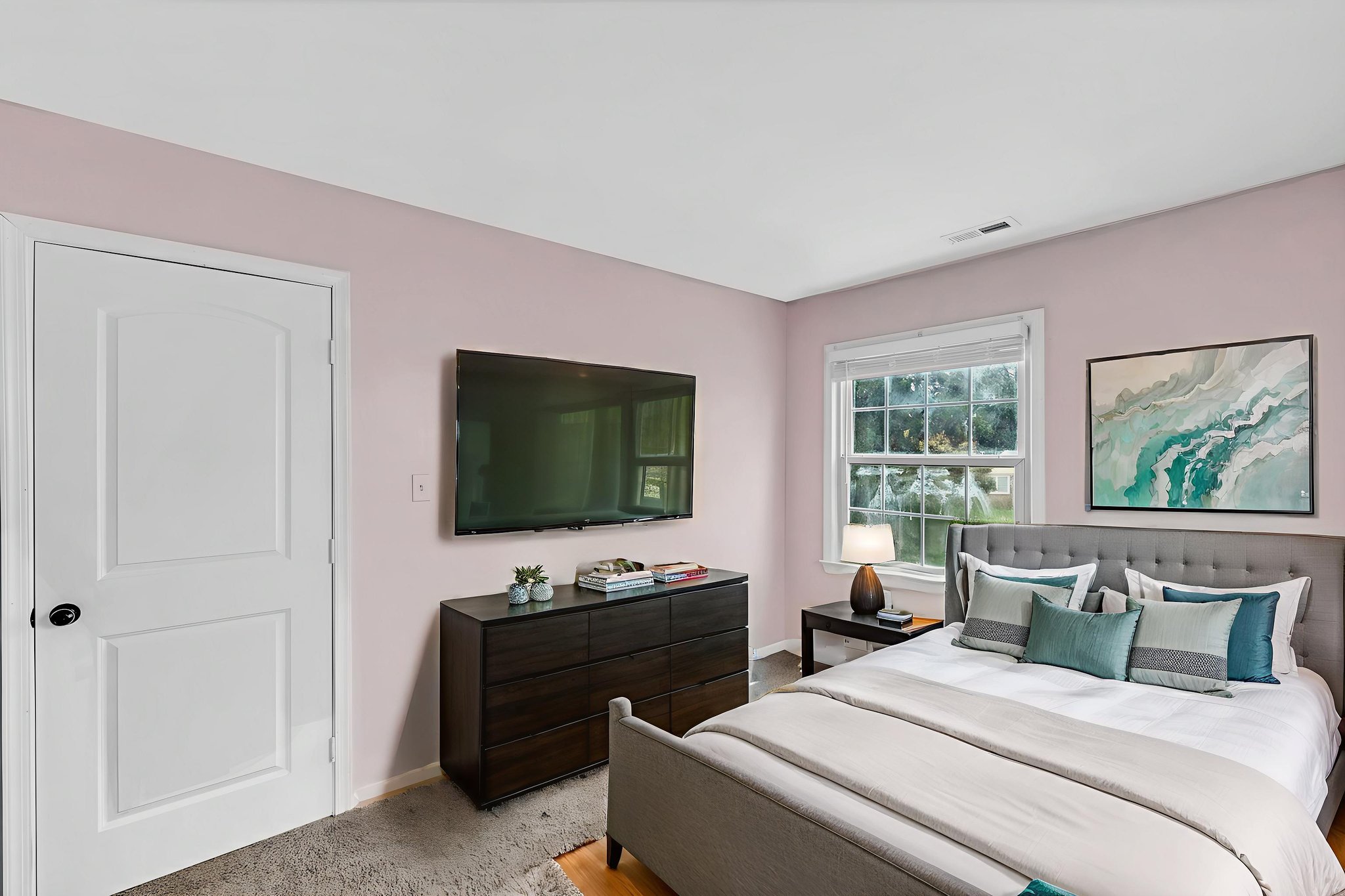 DSC_1431 Retouch virtually staged.jpeg