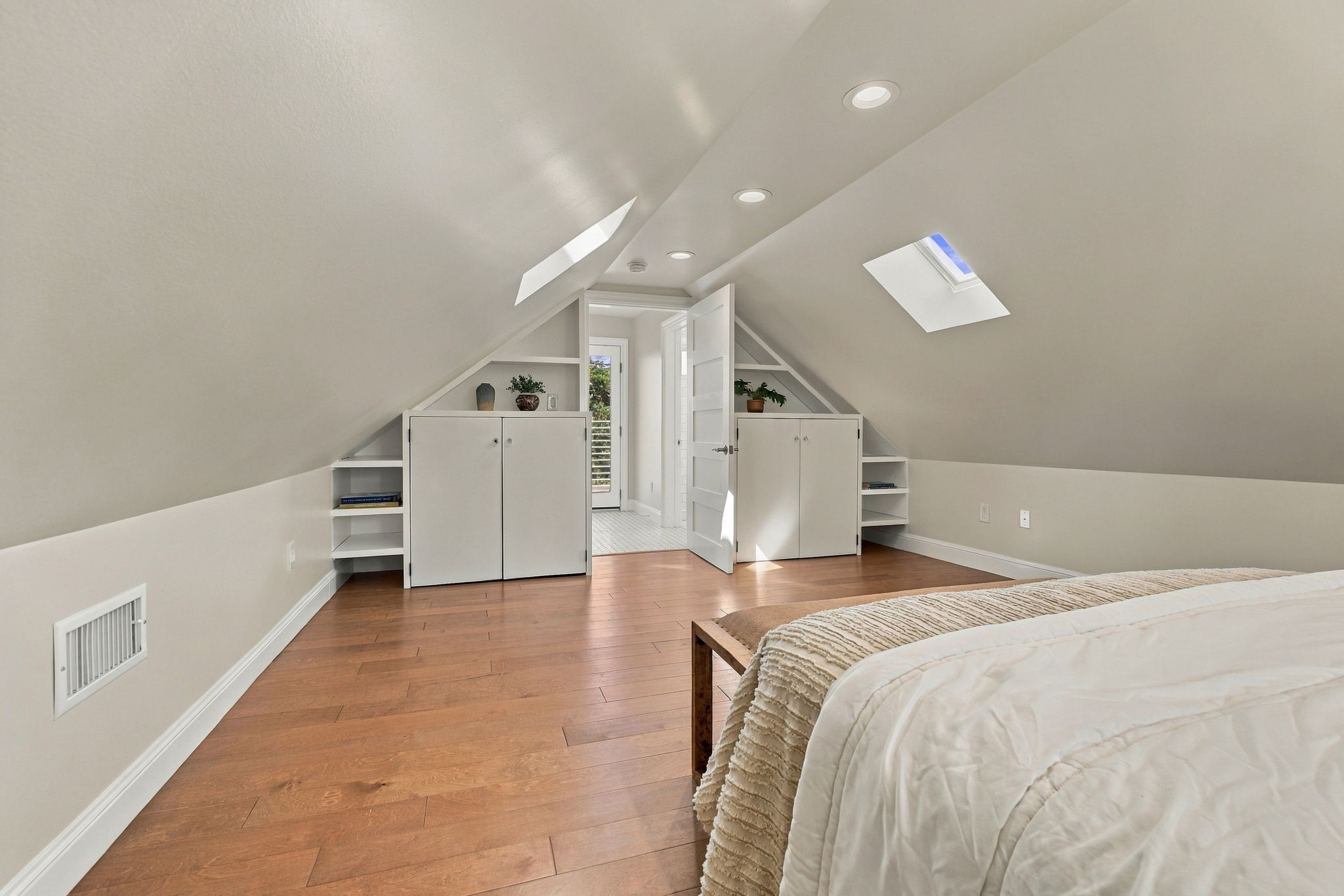 027_F8_224 Dwight St