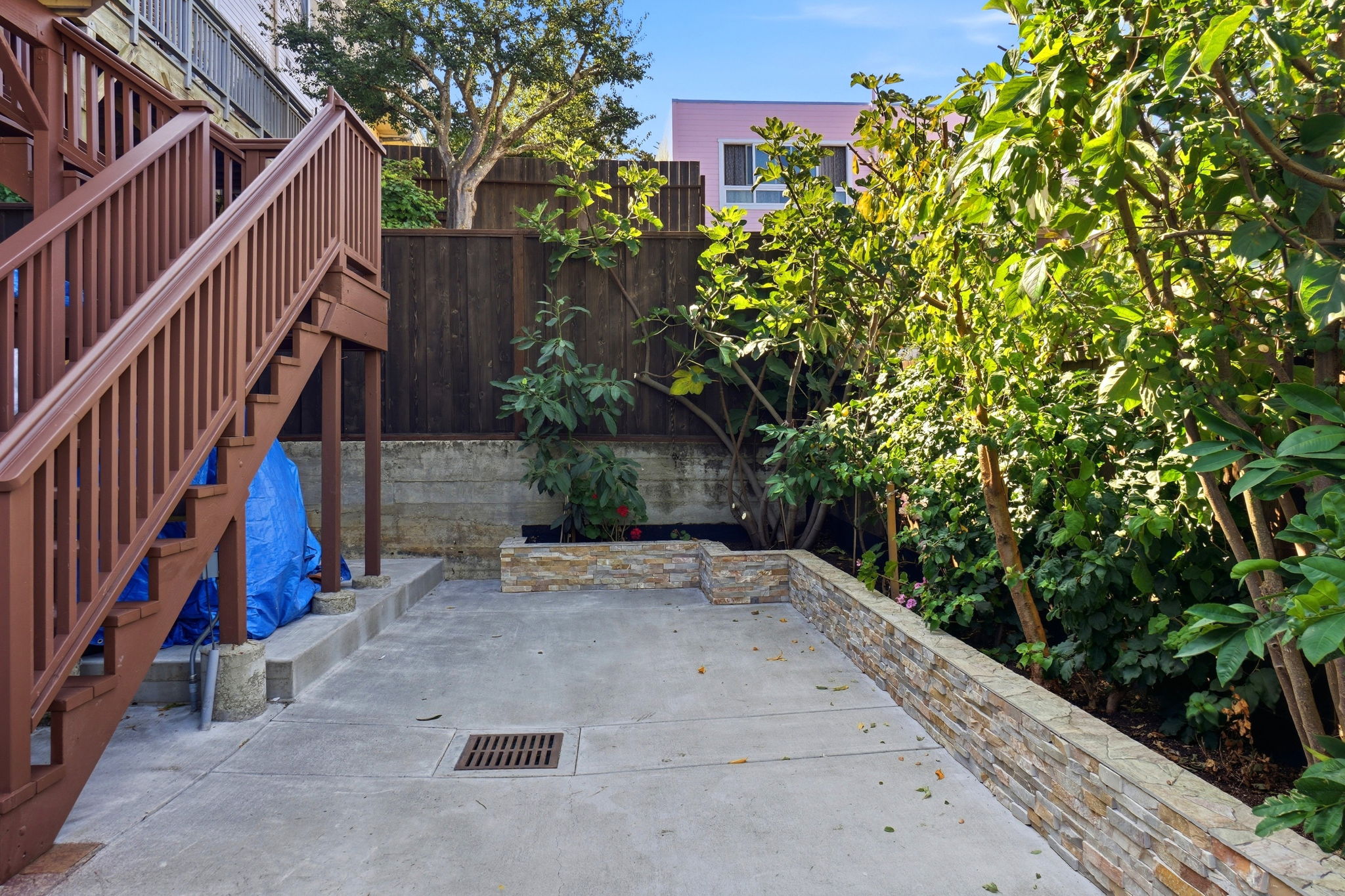 042_F8_224 Dwight St