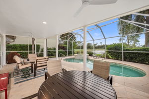 Outdoor Dining - Pool
