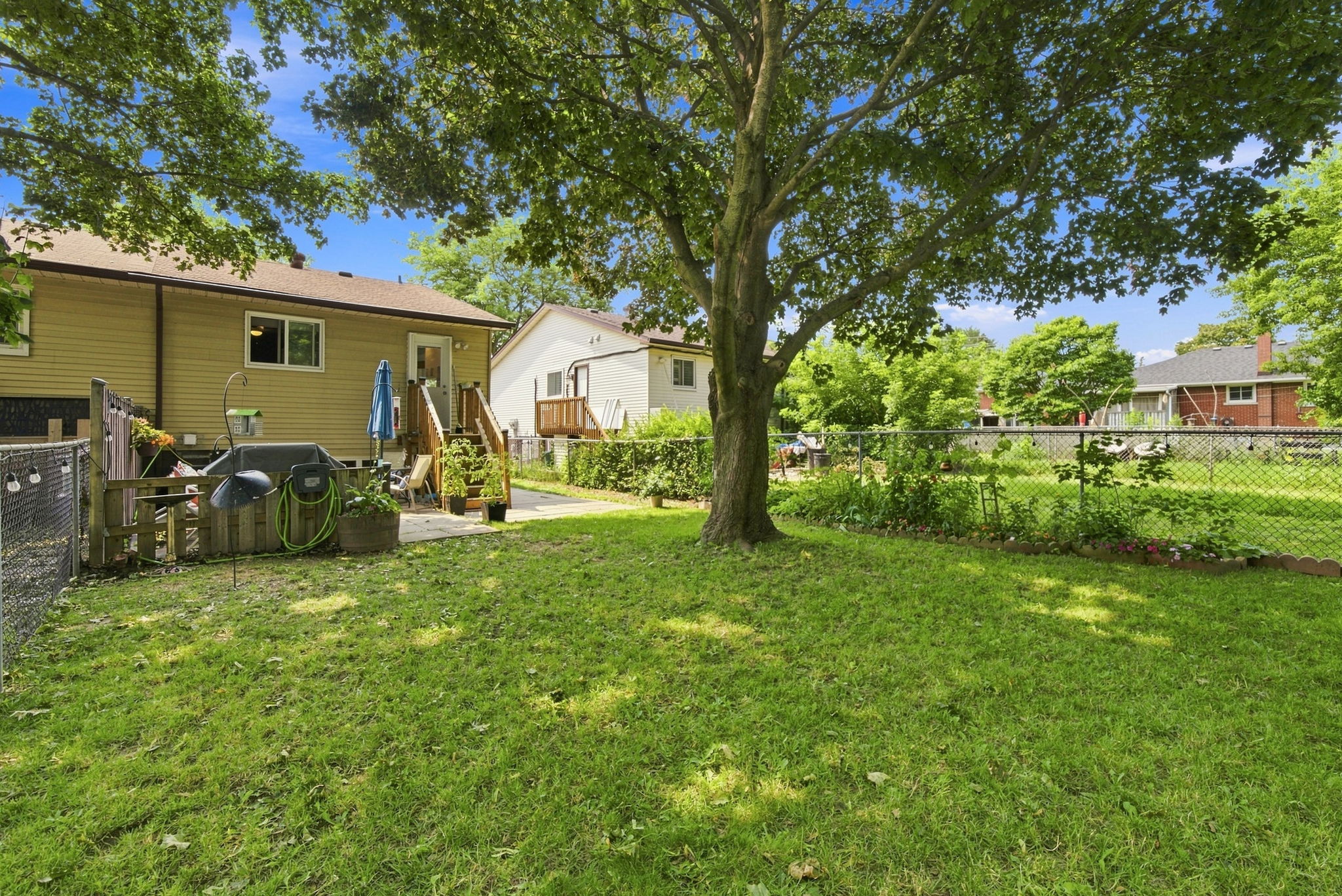  Photo 33