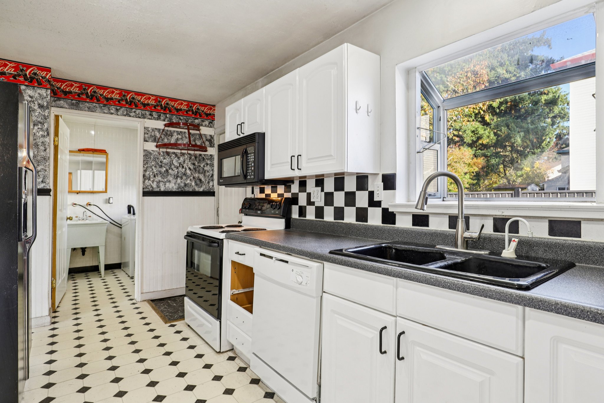 NE 92nd Pl-S1311-020.jpg