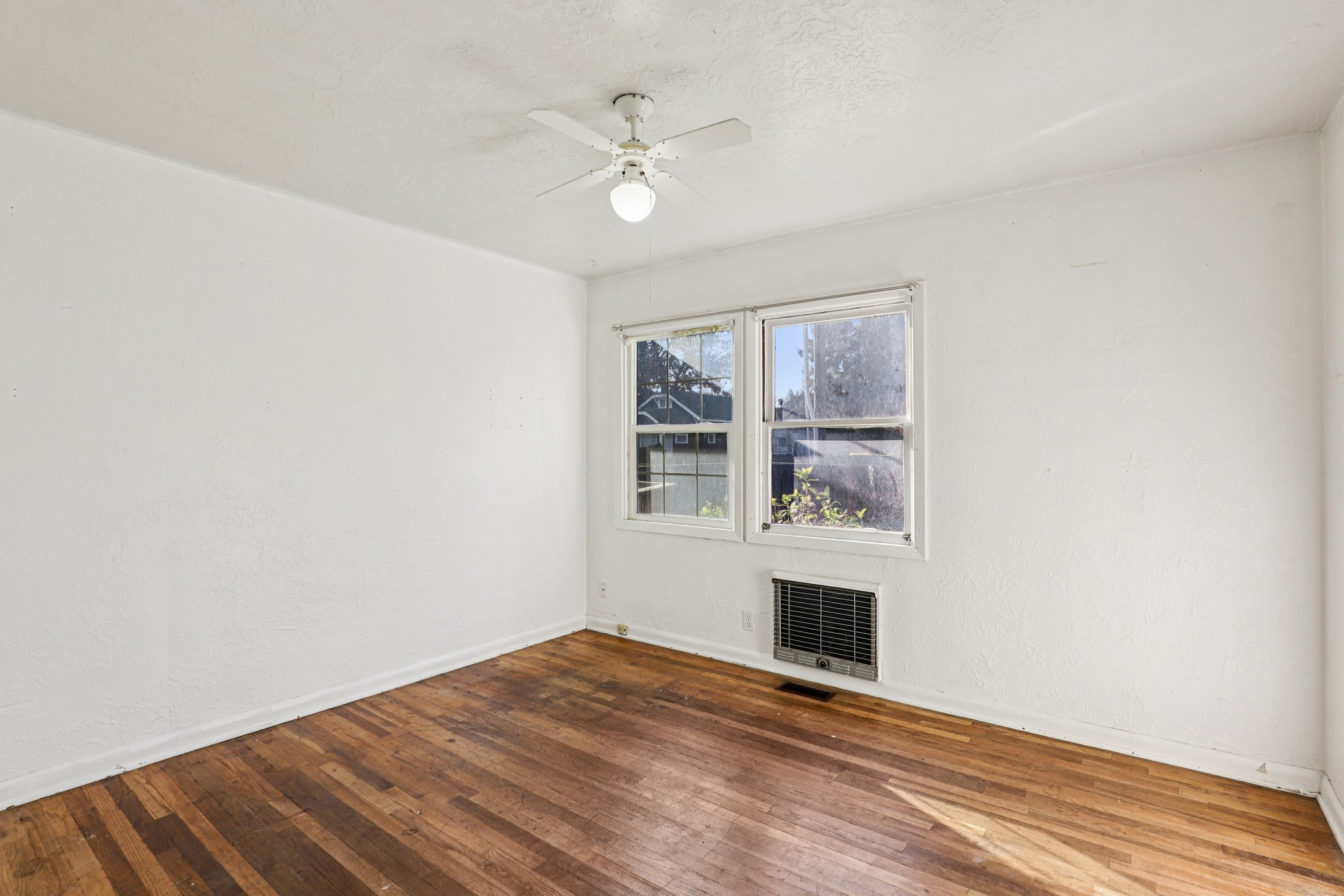 NE 92nd Pl-S1311-022.jpg