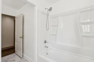 NE 92nd Pl-S1311-026.jpg