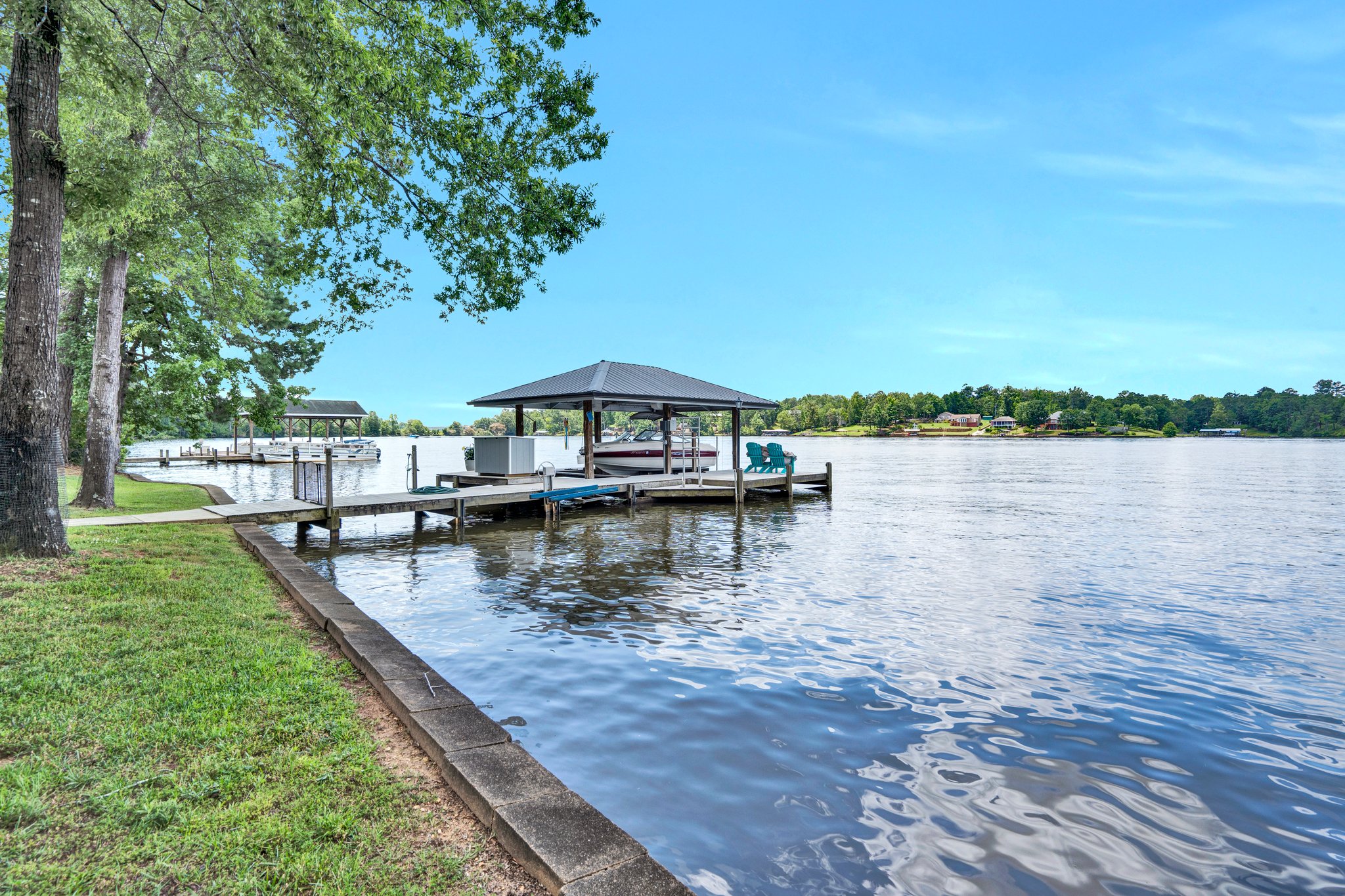 PRIVATE COVERED BOAT LIFT. BOAT FOR SALE!