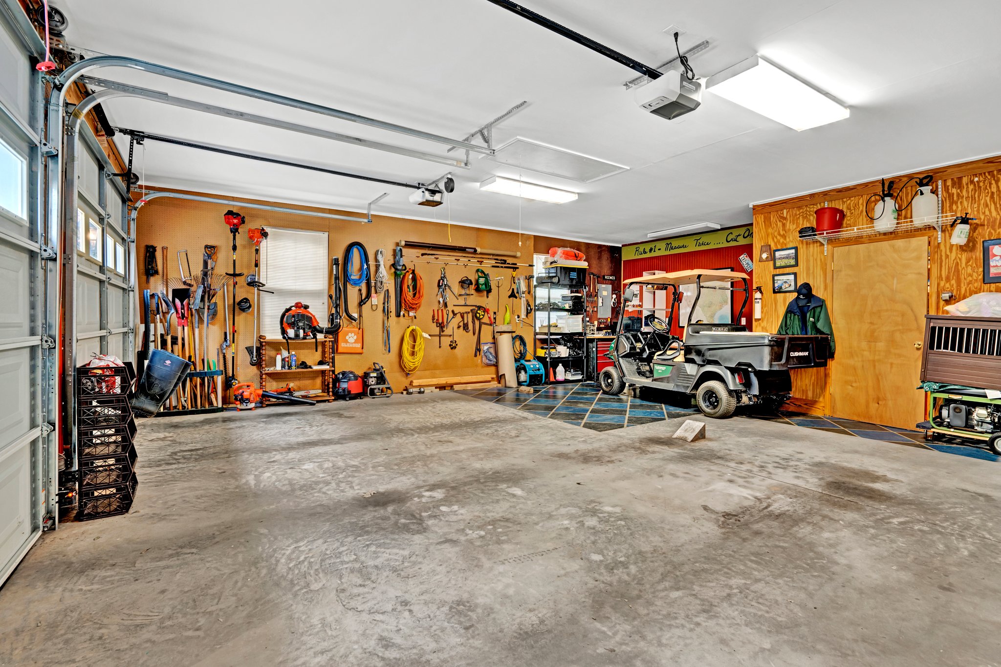 DETACHED 2-CAR GARAGE WITH STORAGE RM