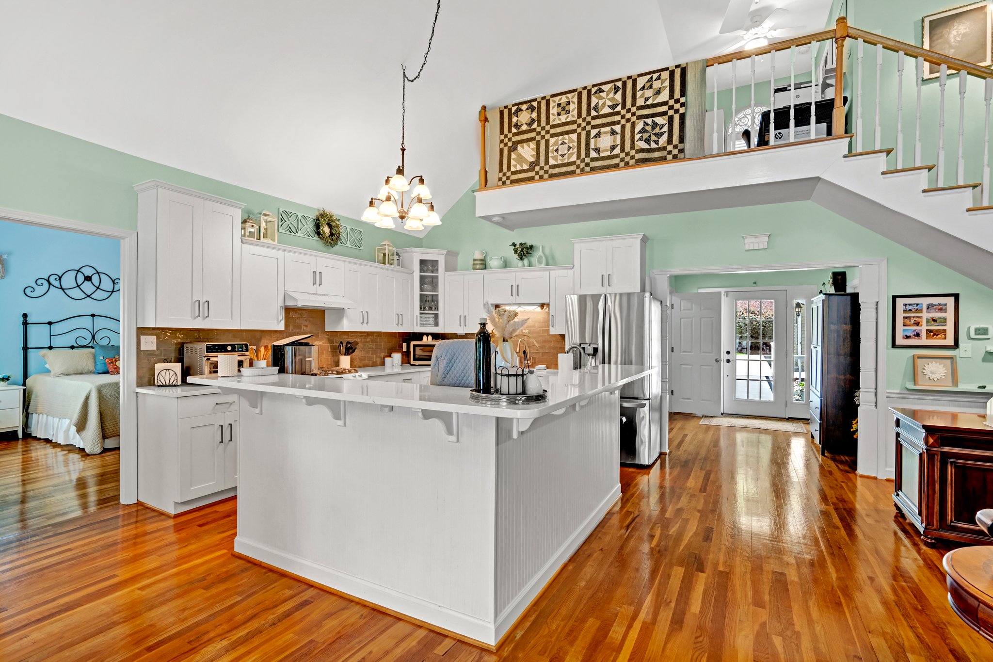 OPEN PLAN - UPDATED KITCHEN- BREAKFAST BAR
