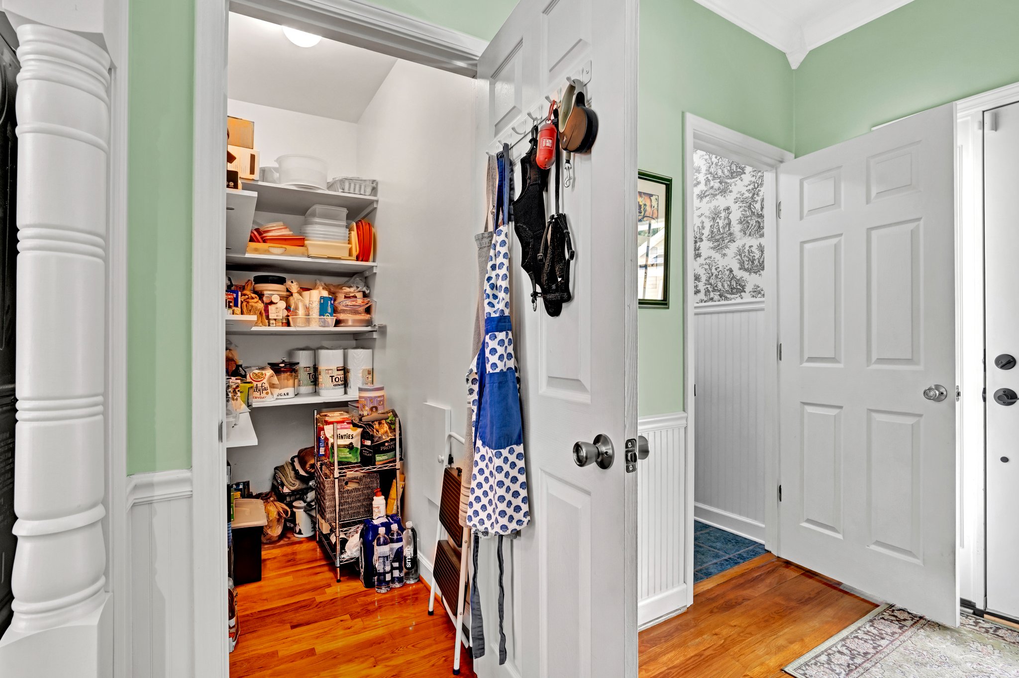 WALK-IN PANTRY