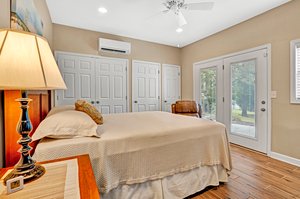 FLEX/BEDROOM W/ WALL OF CLOSETS