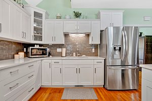 SUBWAY TILED BACKSPLASH, DEEP DRAWERS