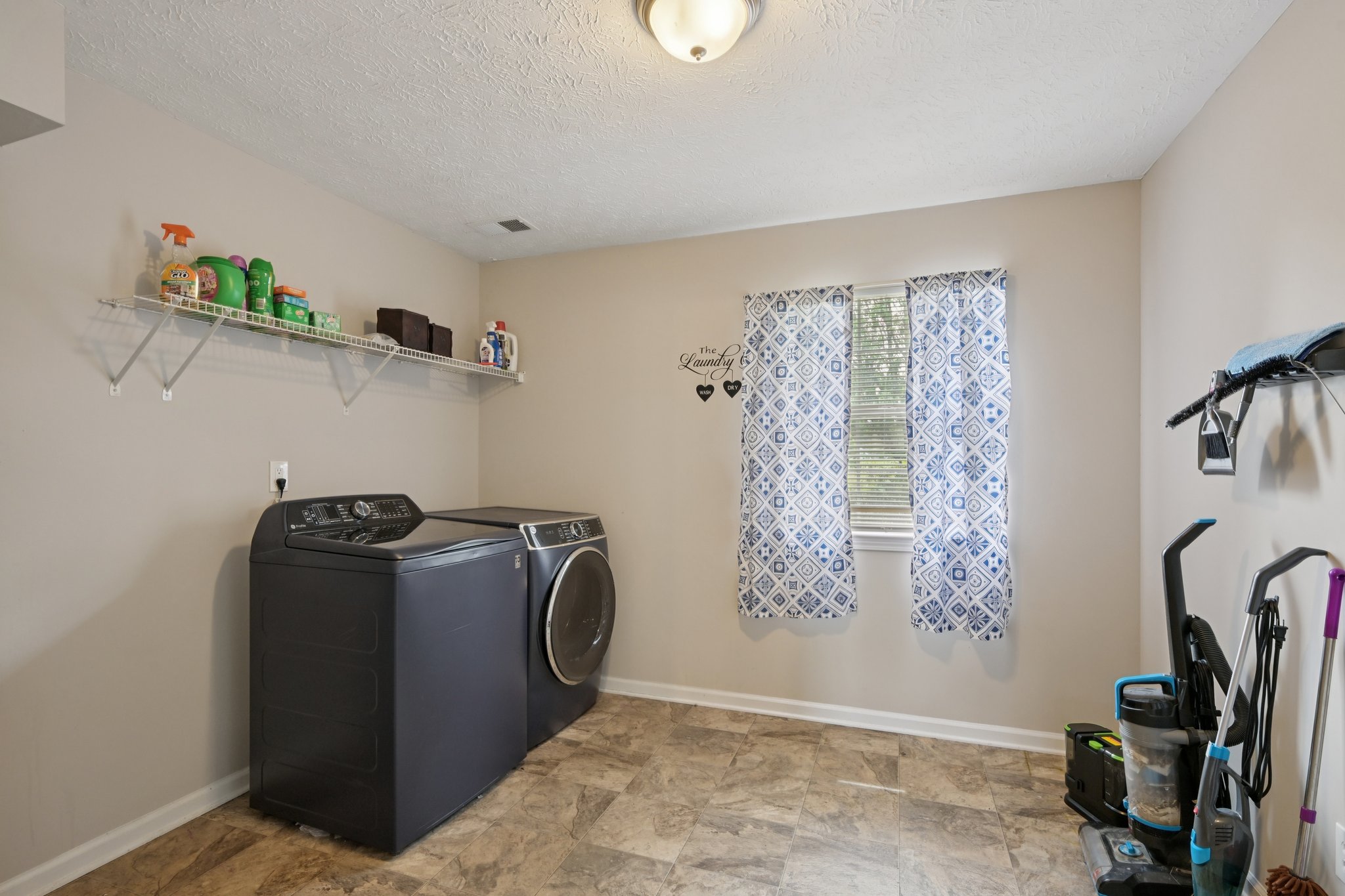 Solomon Dr-S0704-031.jpg