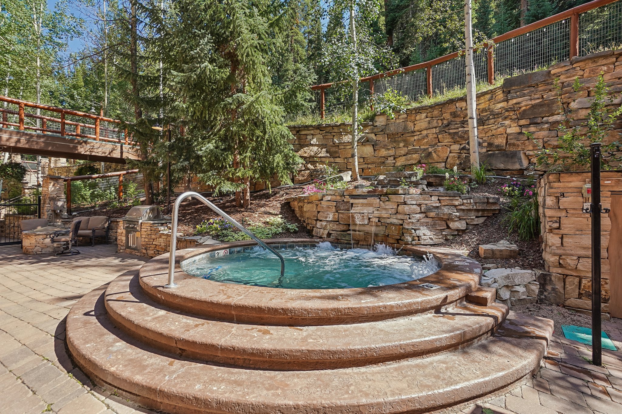 Trailhead Dr 3064-0708-915.jpg