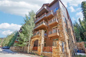 Trailhead Dr 3064-S0708-001.jpg