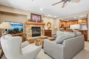 Trailhead Dr 3064-S0708-005.jpg