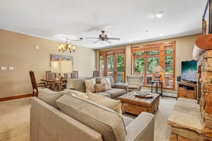 Trailhead Dr 3064-S0708-007.jpg