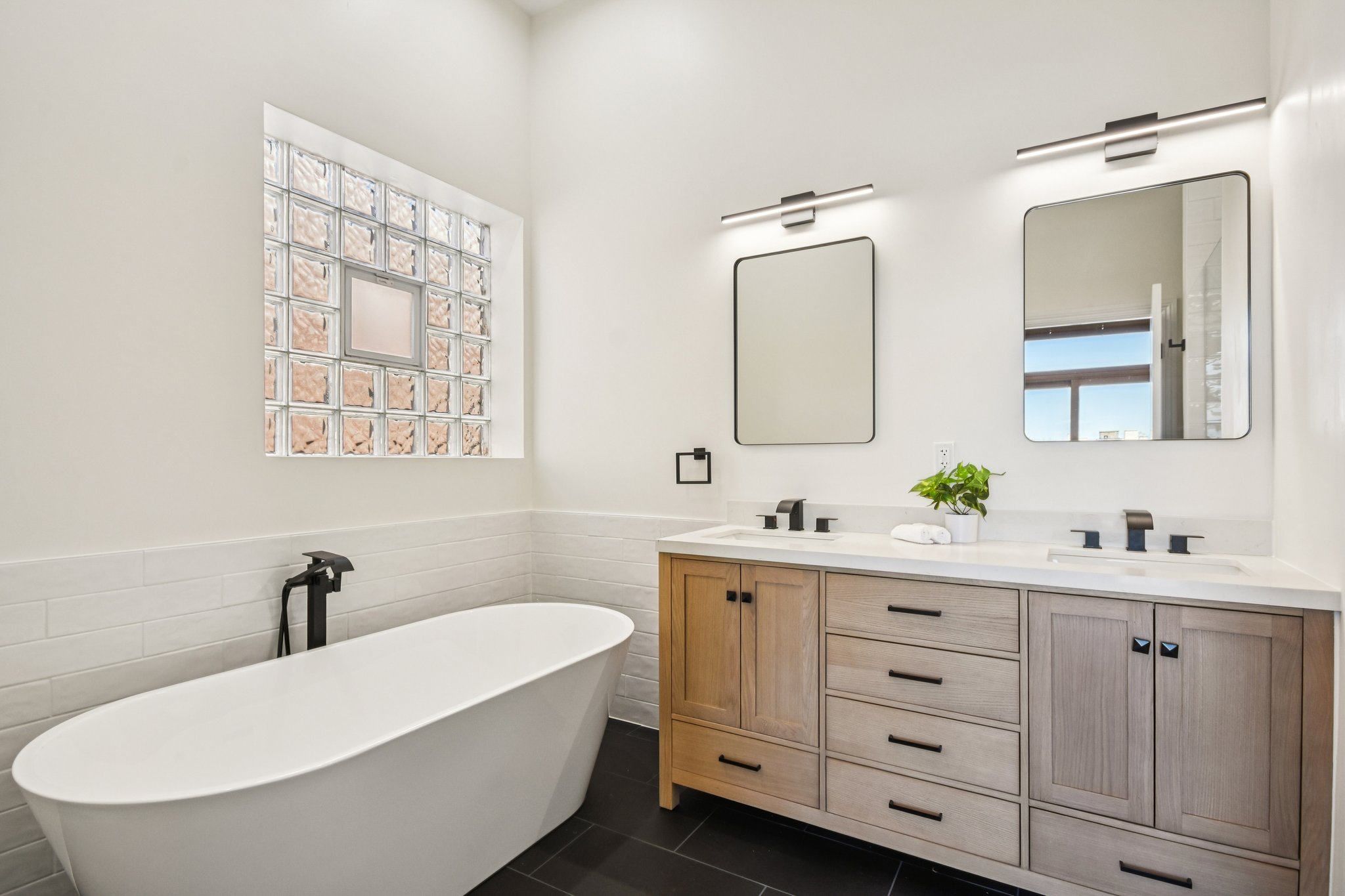 W North Ave-S2403-025.jpg