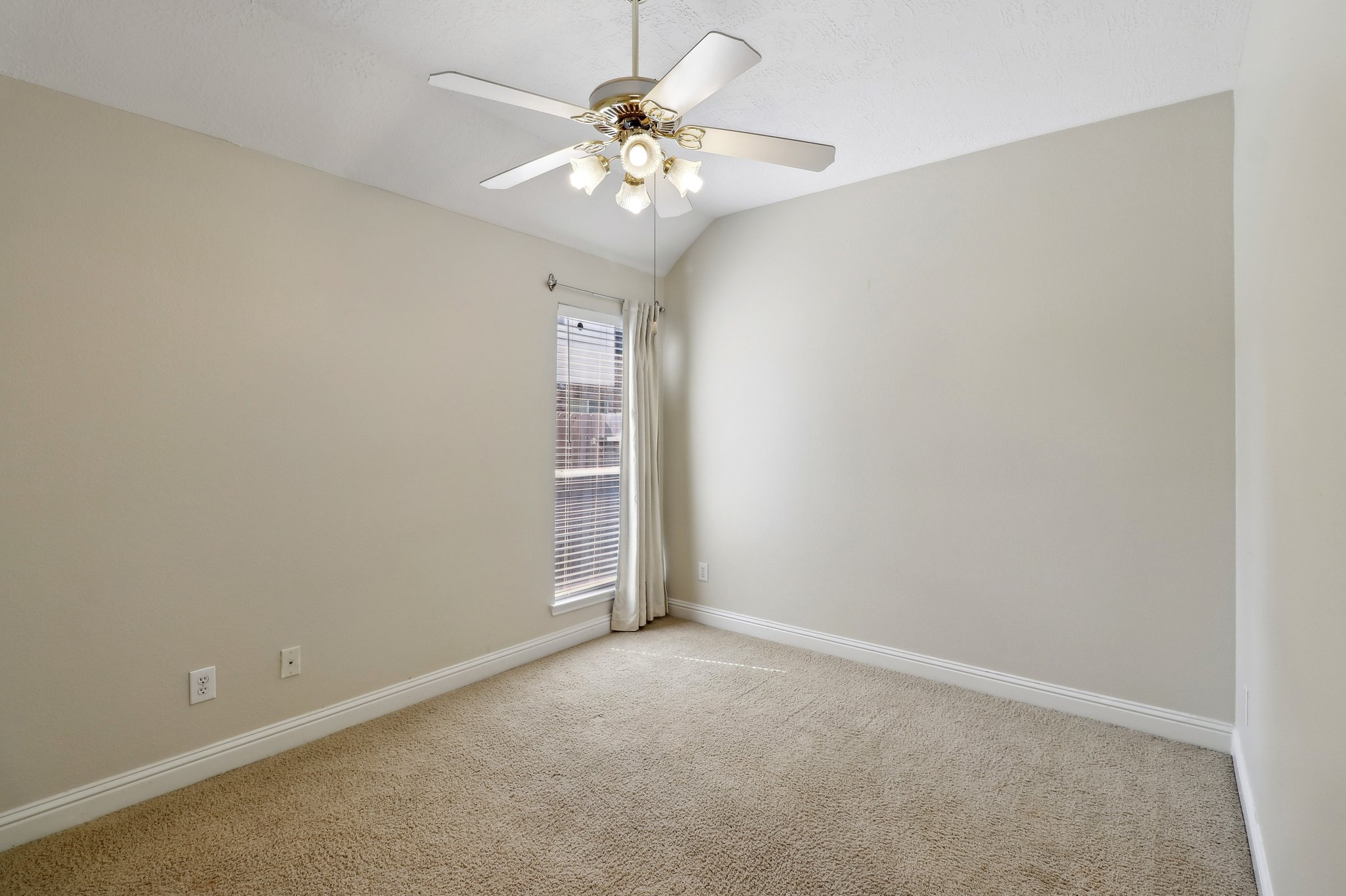 Silvermist Ln-0505-018.jpg