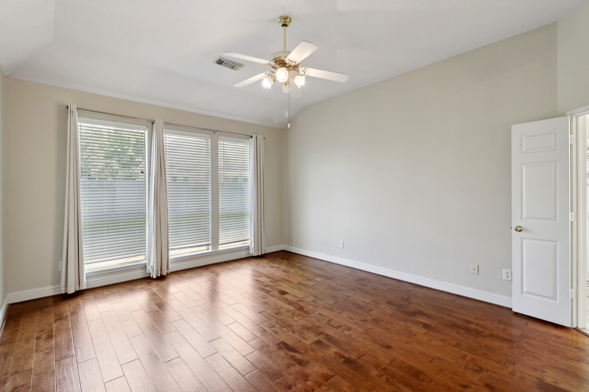 Silvermist Ln-0505-020.jpg