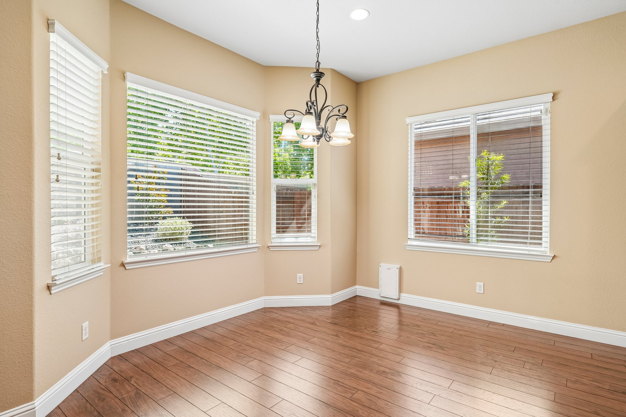 Coryton Ln-S2404-012.jpg