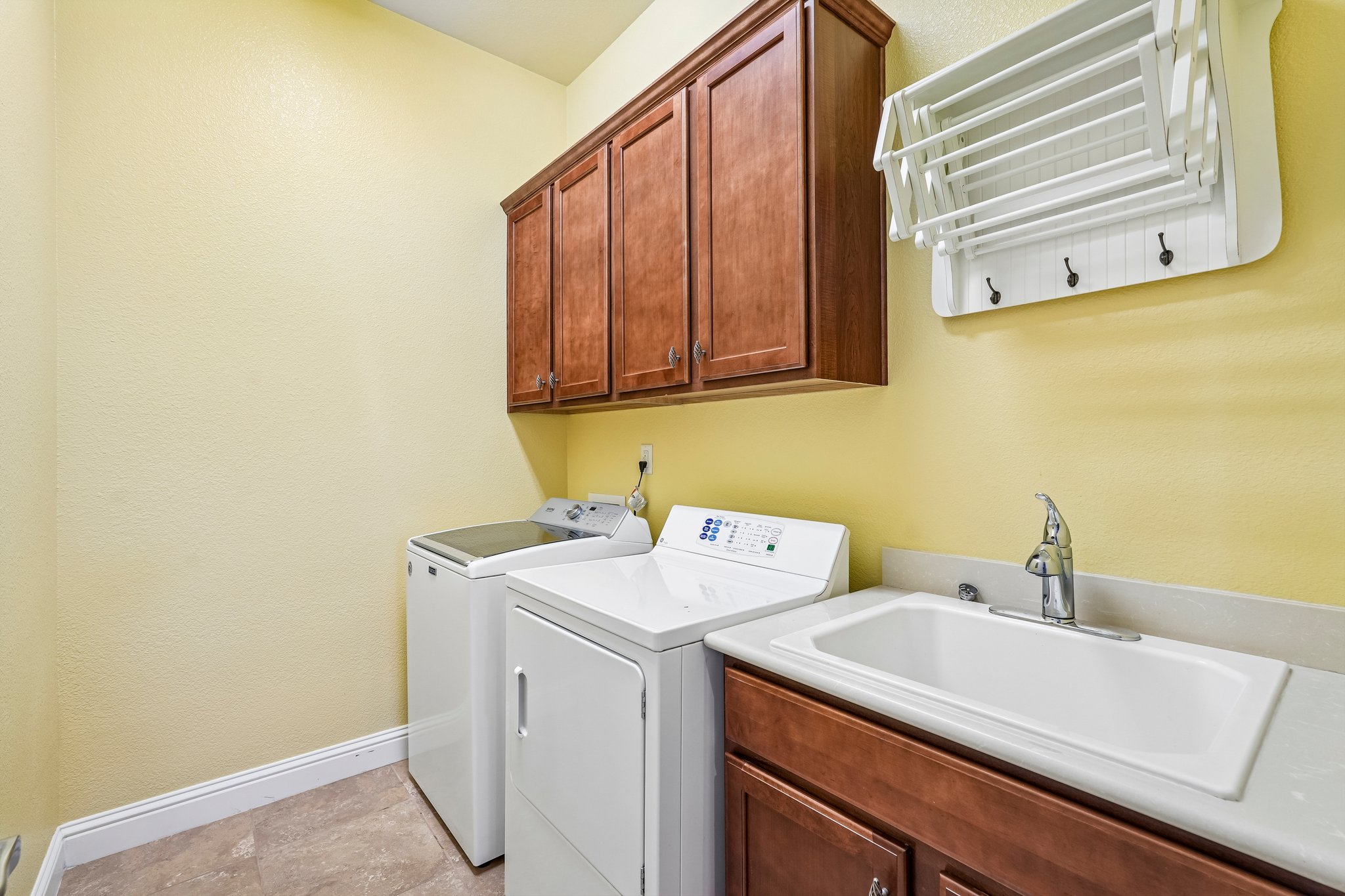 Coryton Ln-S2404-024.jpg