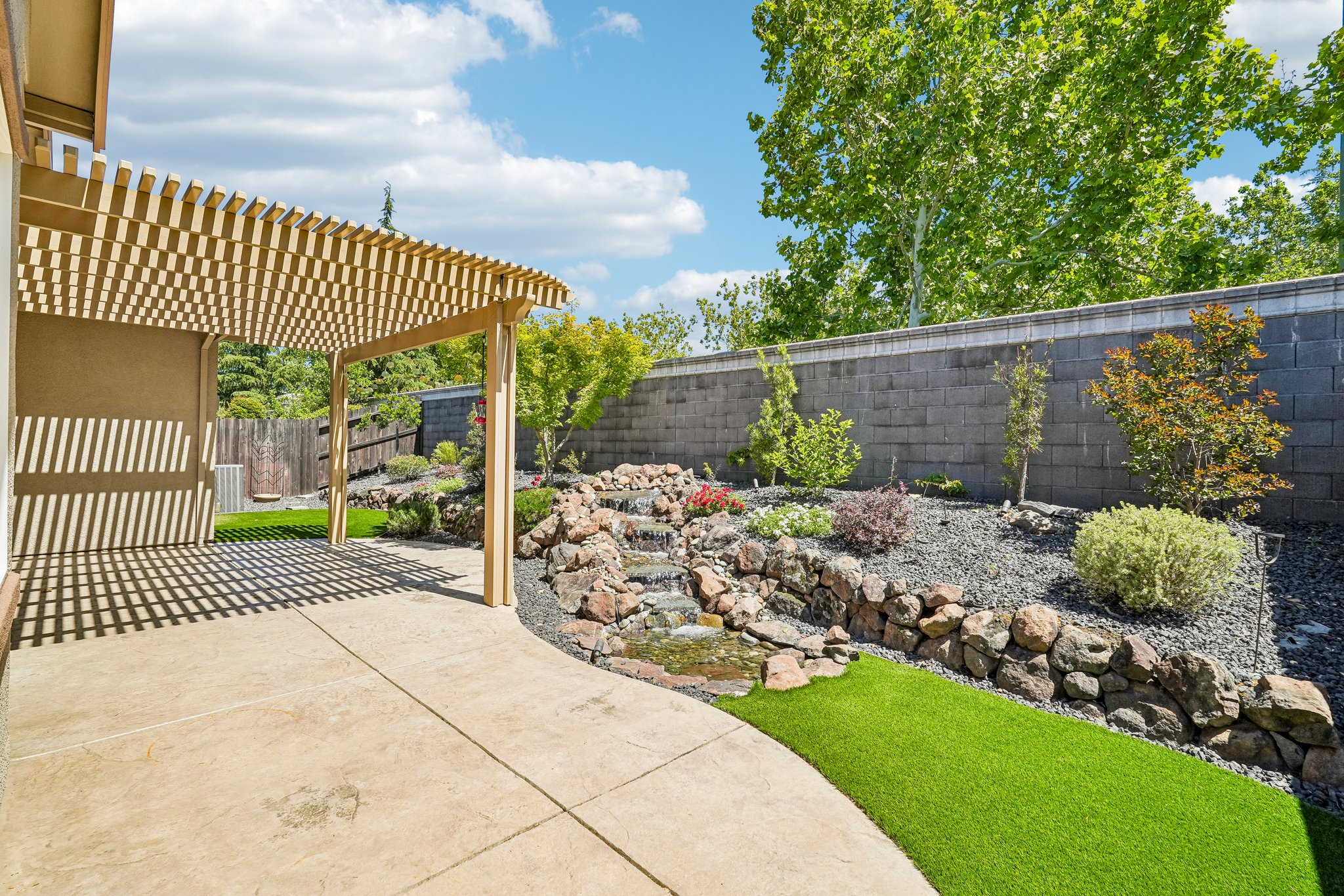 Coryton Ln-S2404-030.jpg