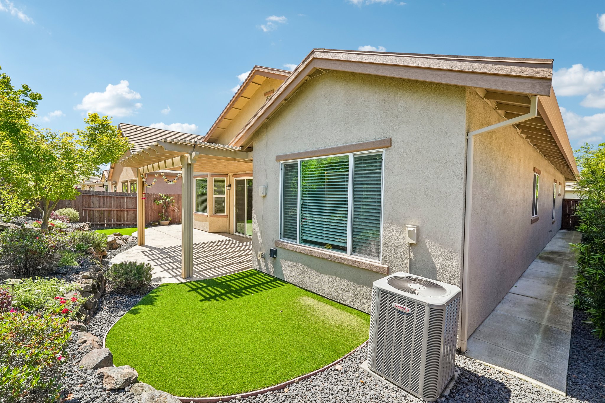 Coryton Ln-S2404-031.jpg