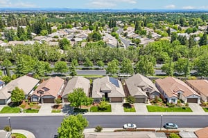 Coryton Ln-S2404-038.jpg