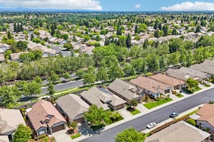 Coryton Ln-S2404-041.jpg