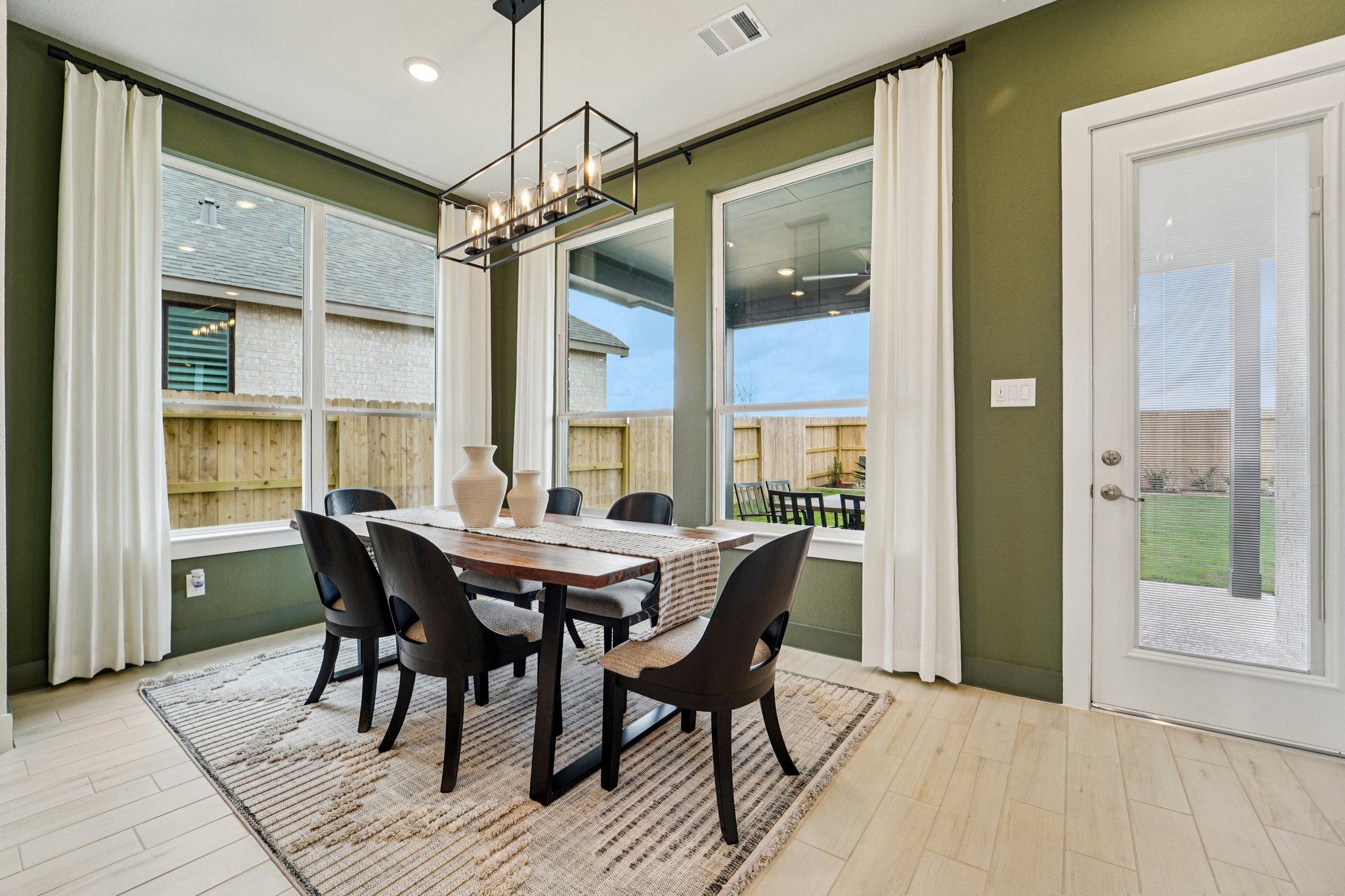 Sawyer Mountain Dr-S0603-009.jpg