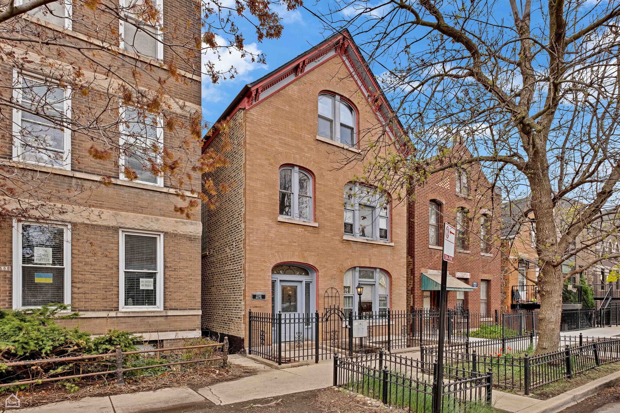 2246 W Palmer St - Exterior_003