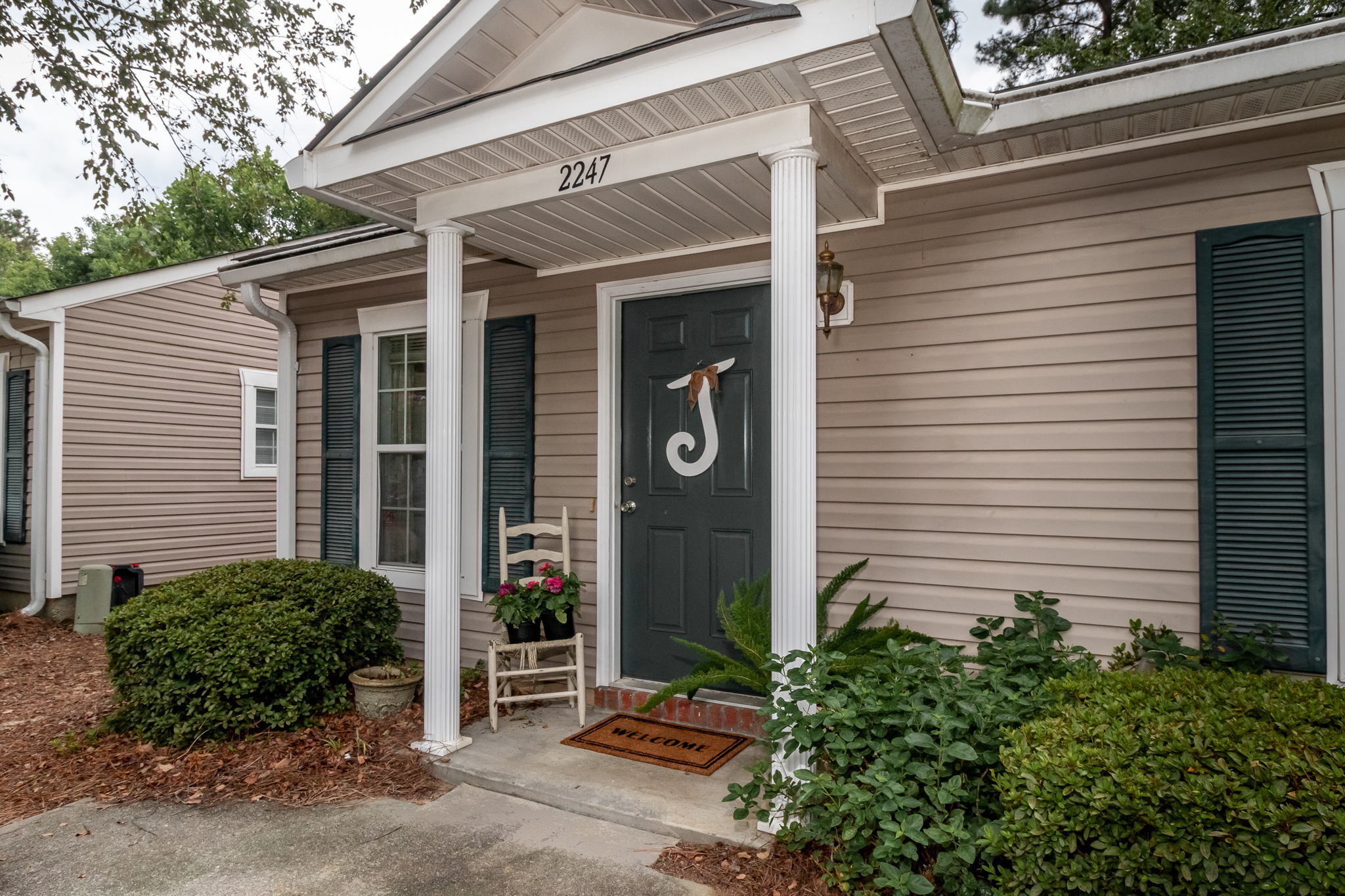 Front Porch/Entrance