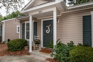 Front Porch/Entrance