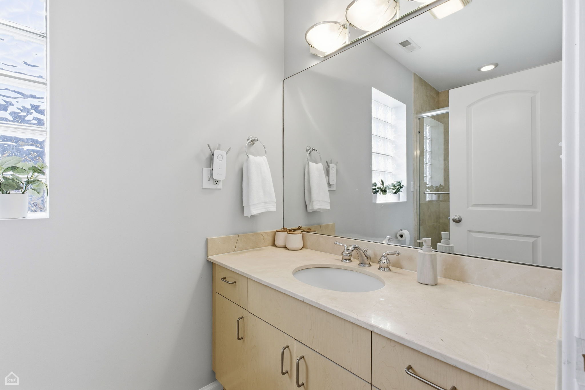 2249 W Foster Ave 3 - Brady Miller_CHP2026_010