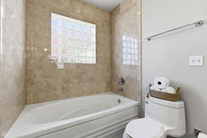 2249 W Foster Ave 3 - Brady Miller_CHP2026_015