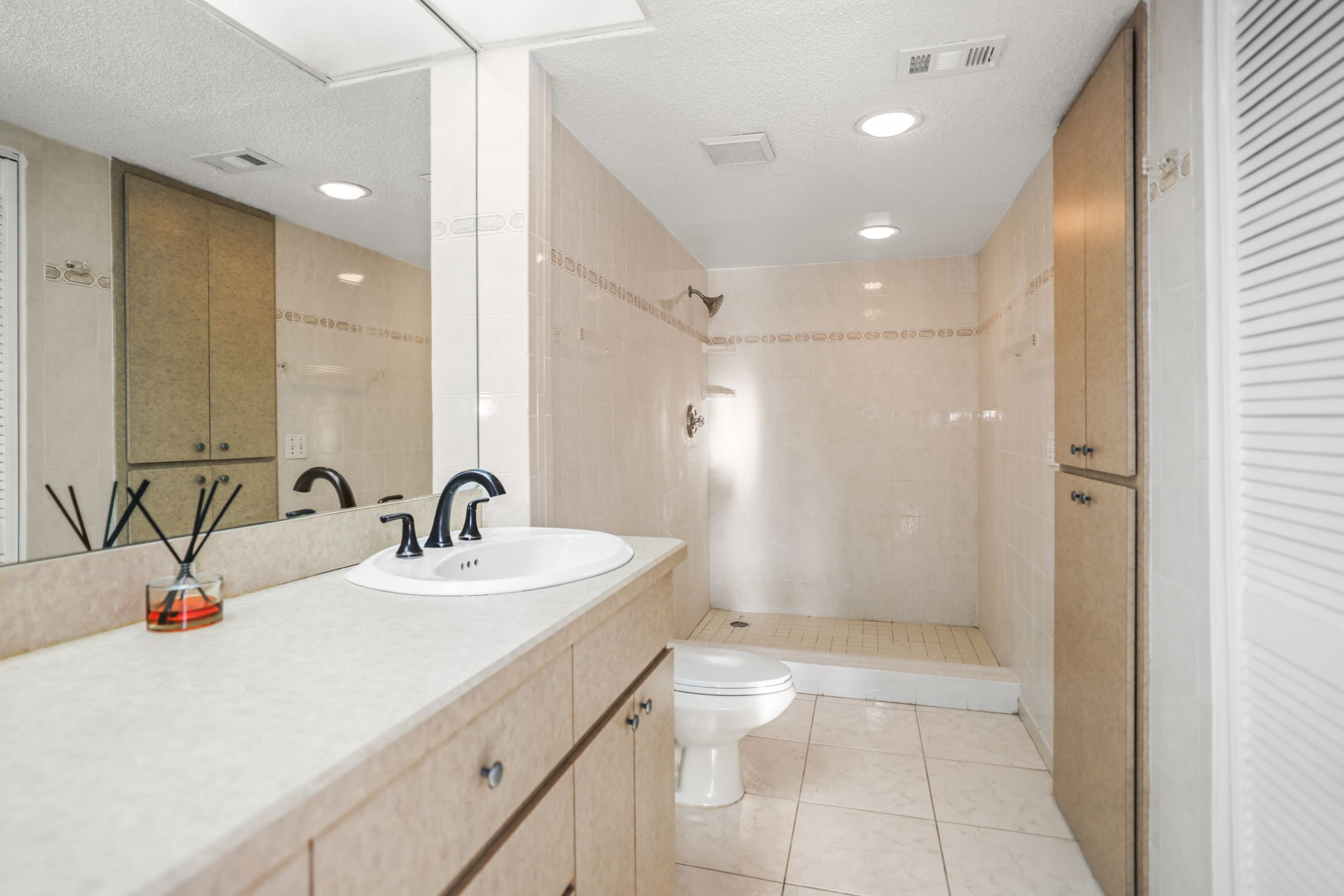 Bathroom 1 - 495A0438