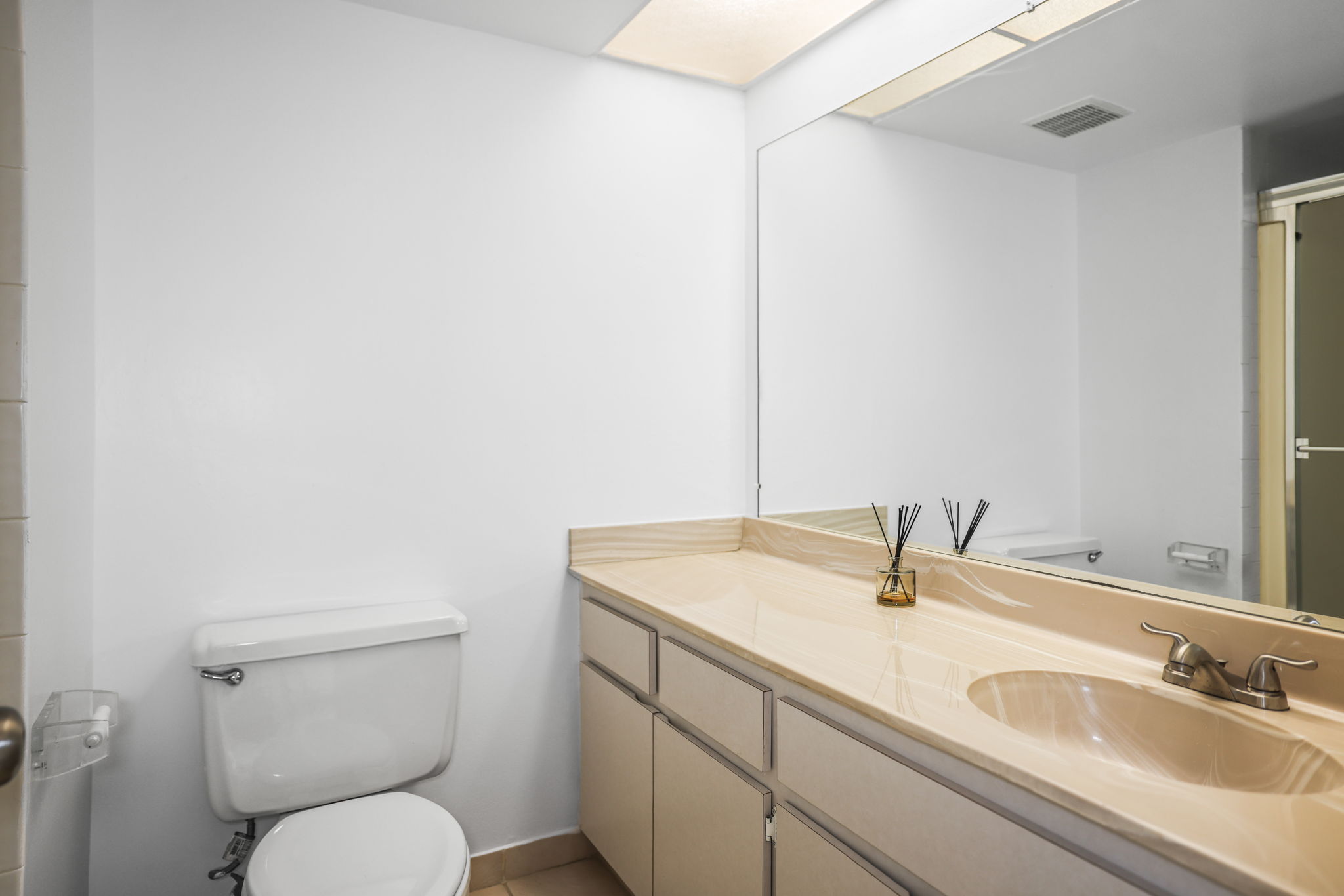 Bathroom 2 - 495A0445