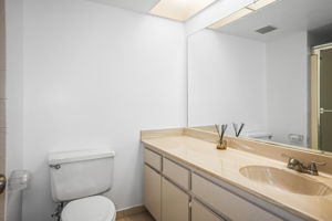 Bathroom 2 - 495A0445