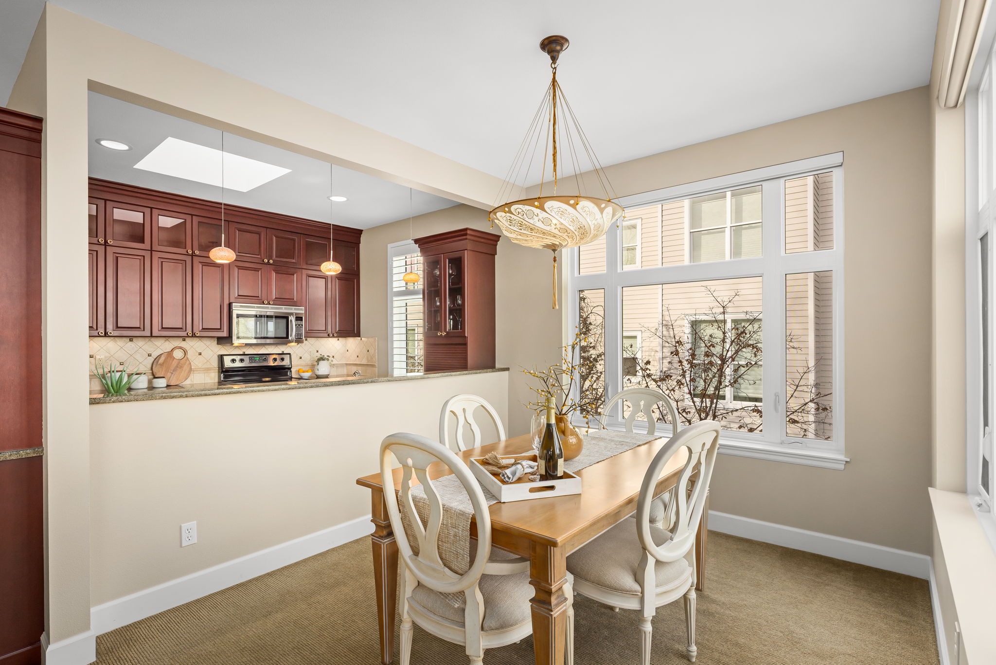 19. Dining room with view to kitchen