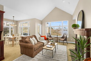 6. Open Floor plan with Vaulted Ceilings