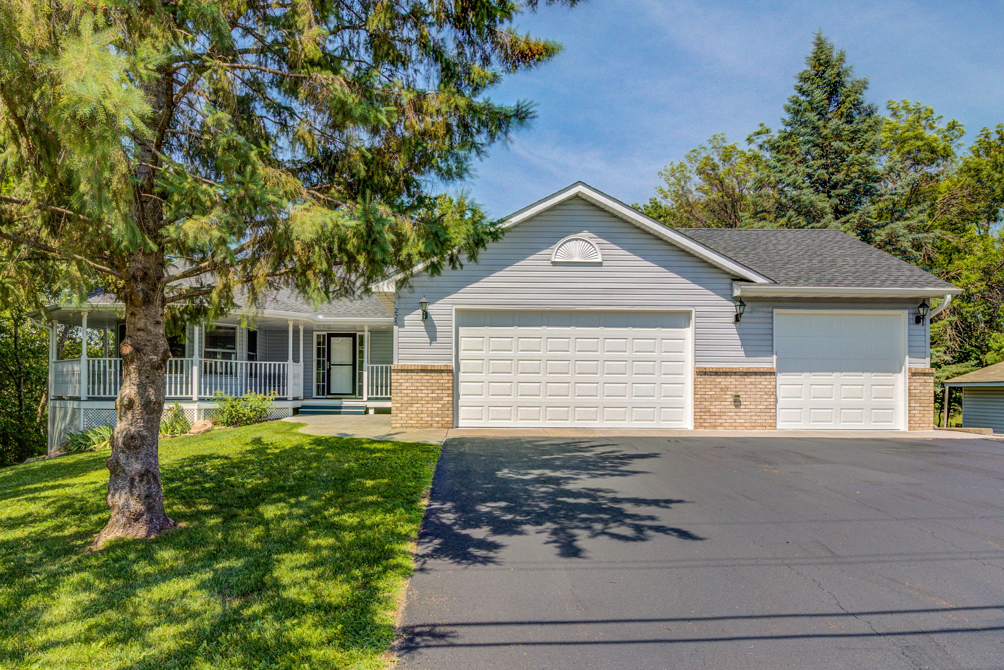  225 Sherwood Rd, Shoreview, MN 55126, US