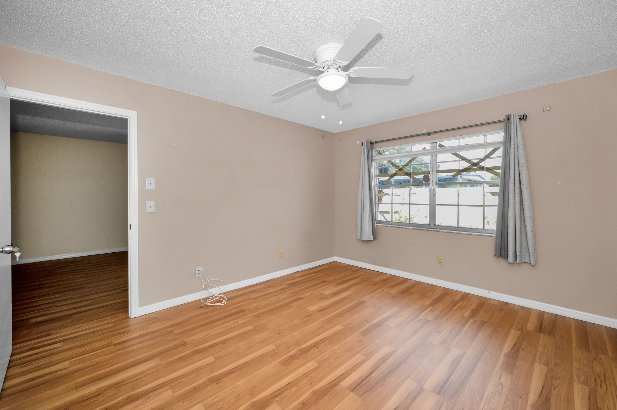 Primary Bedroom1b