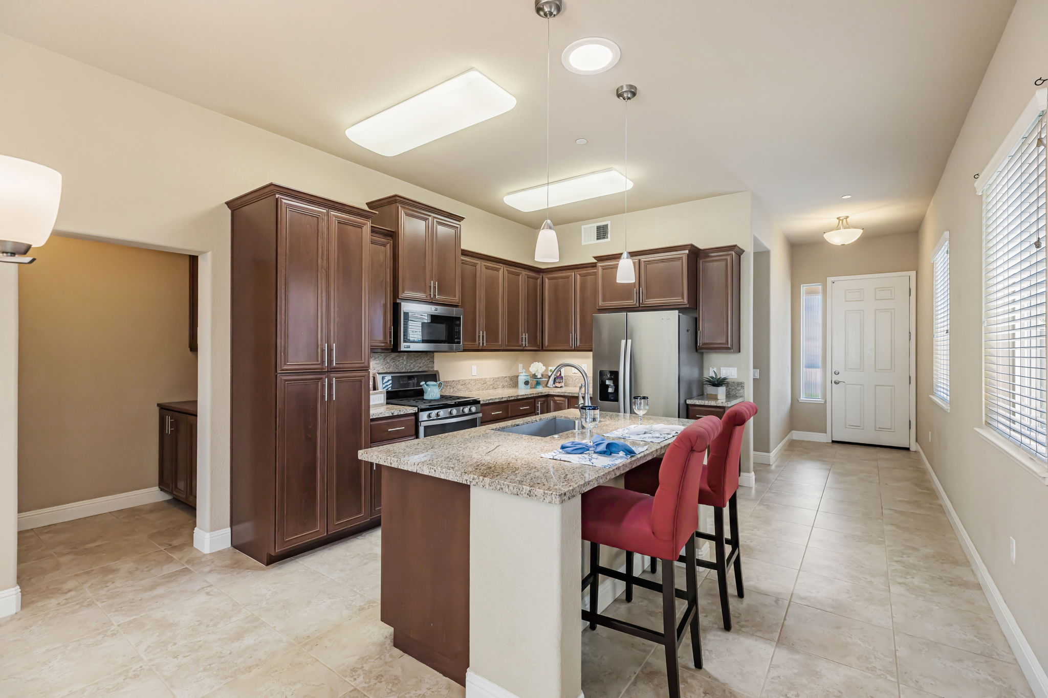 010_ 2250 Hayloft Dr