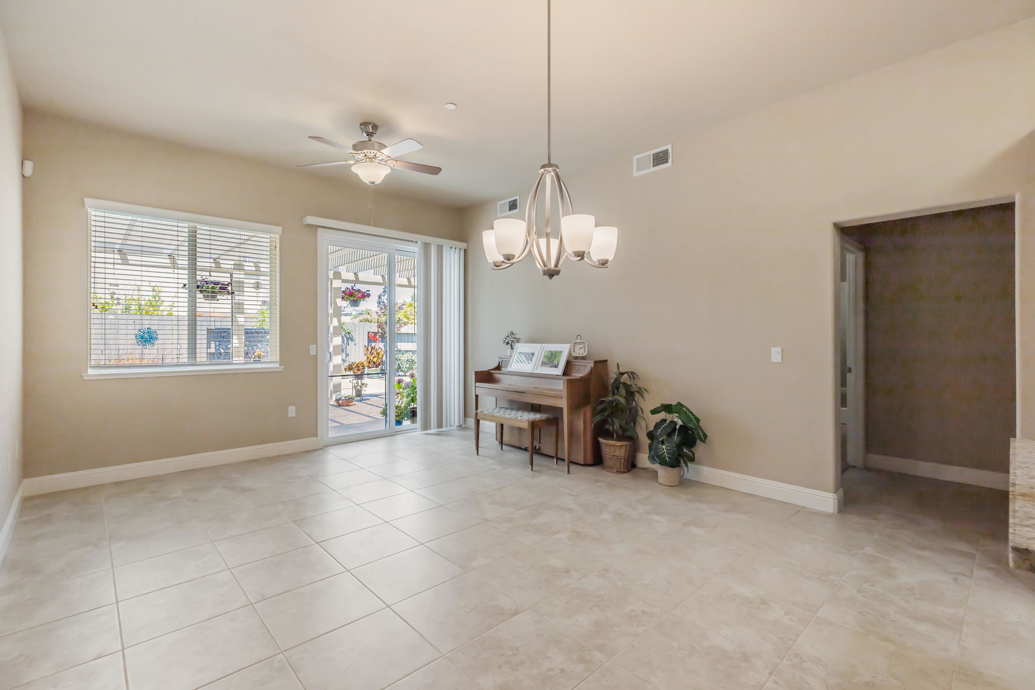 012_ 2250 Hayloft Dr