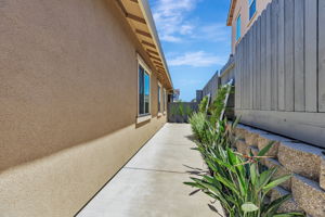 037_ 2250 Hayloft Dr