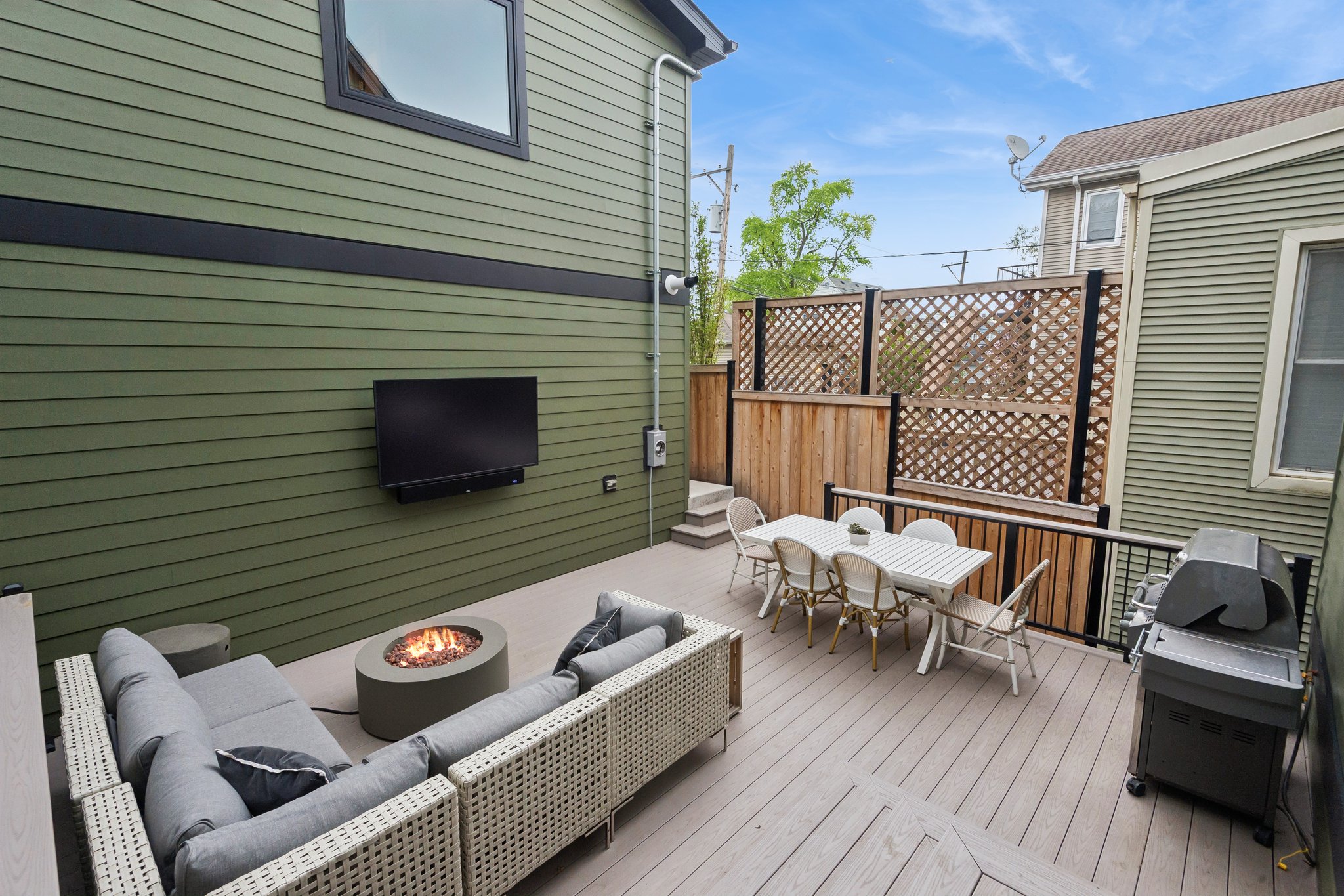 2250 W Berwyn Ave_001.jpg