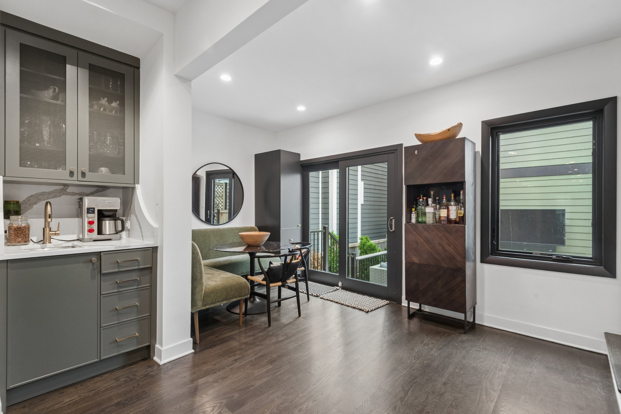 2250 W Berwyn Ave_018.jpg