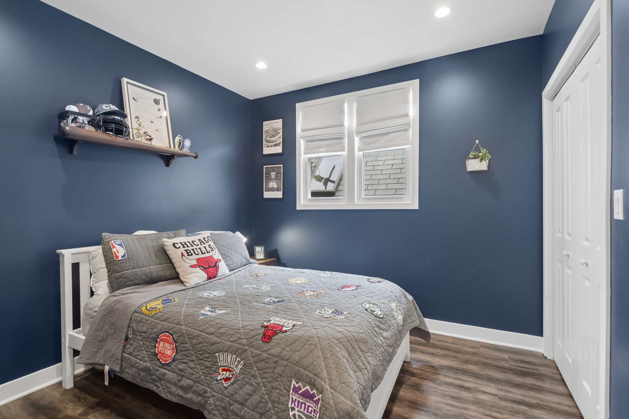 2250 W Berwyn Ave_025.jpg