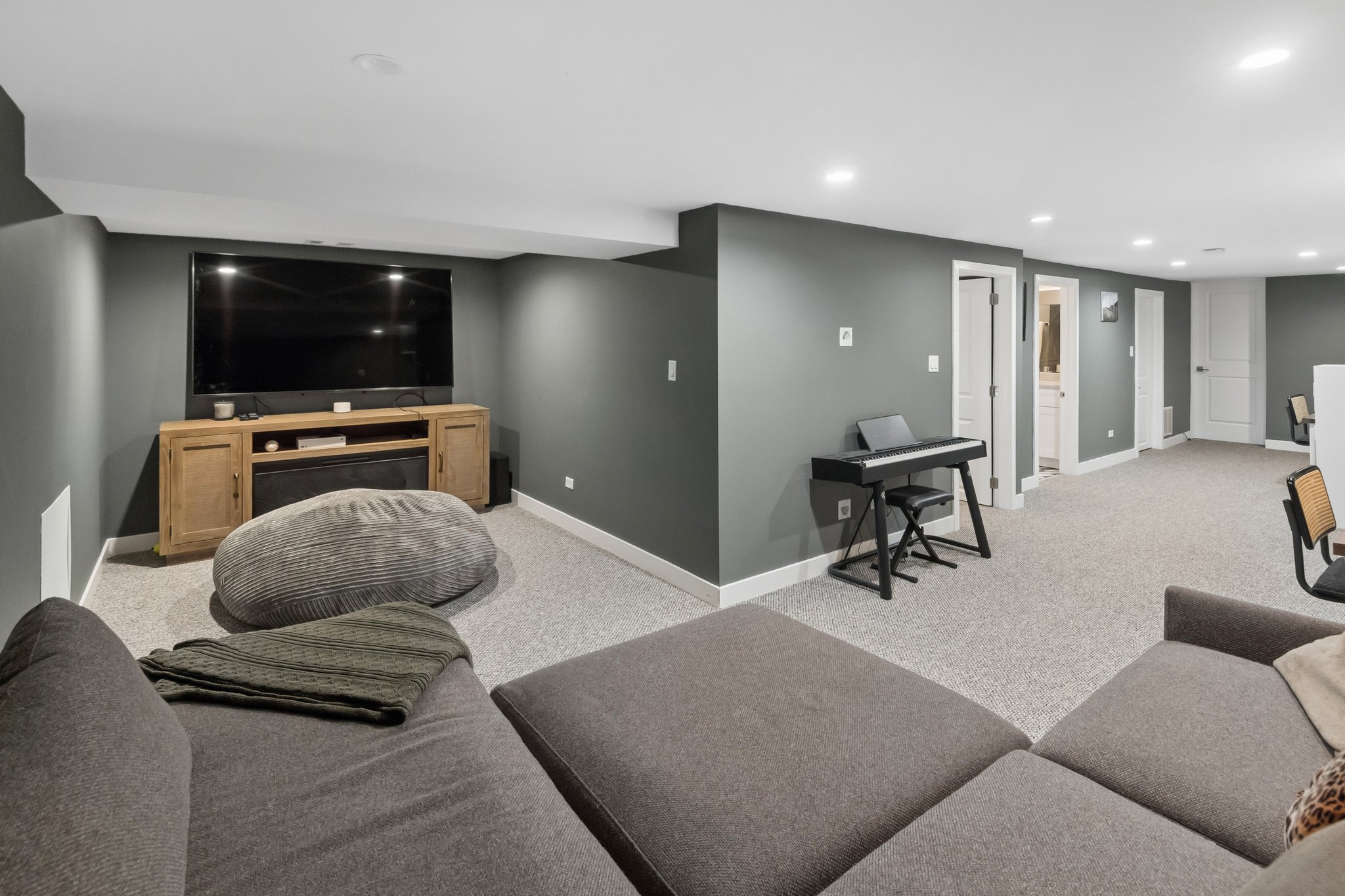 2250 W Berwyn Ave_037.jpg